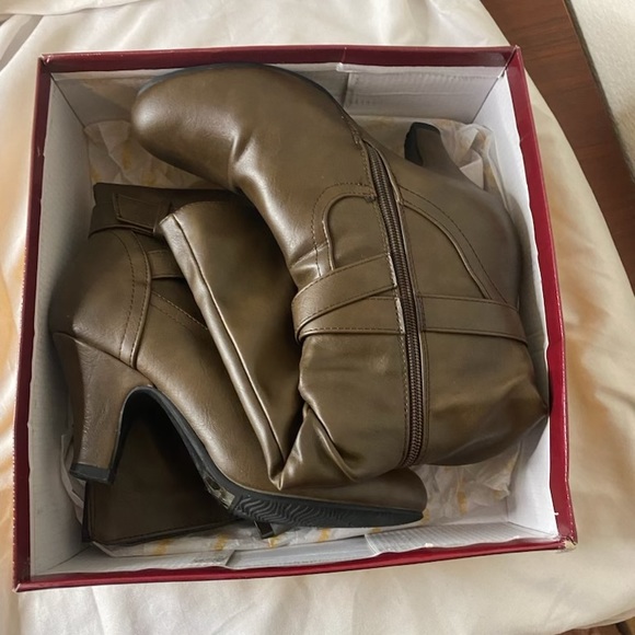 BROWN BOOTS - Picture 6 of 6